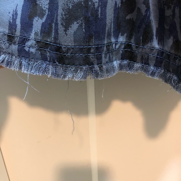 Blue ‘Animal’ Print Camp Sleeve Dress - Picture 6 of 8